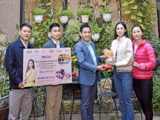 Người đẹp Nguyễn Phương Anh kêu gọi ủng hộ tập thơ "Người tình" của thi sĩ Vũ Đức Nguyên